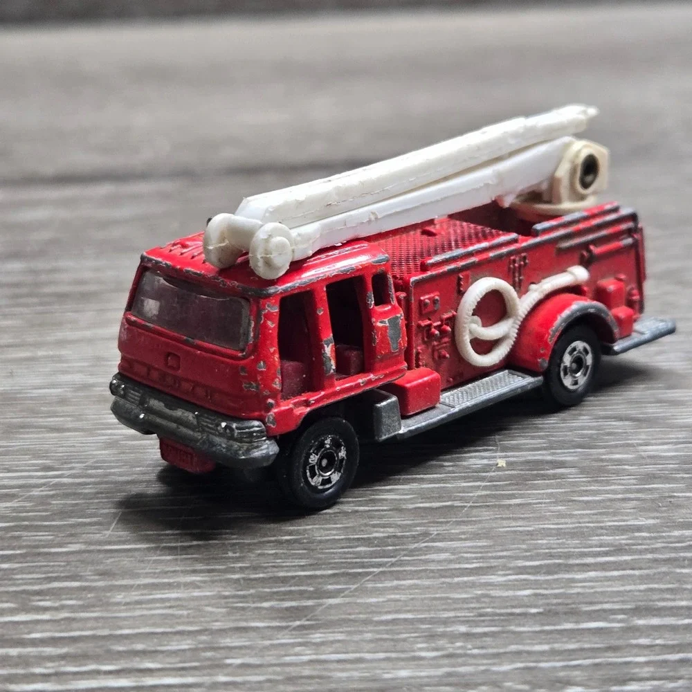 Vintage Tomica No. 3 Isuzu Squrt Fire Engine Firetruck Diecast Car Japan 1975
